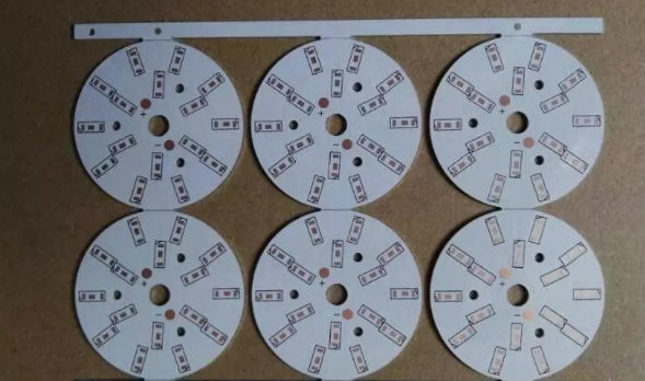 Difference between aluminum PCB and FR4