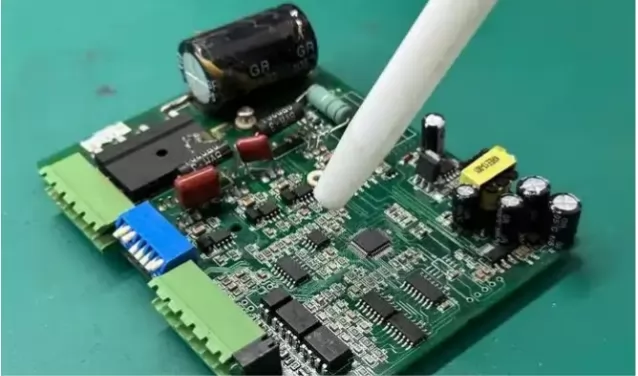 Circuit board cleaning method